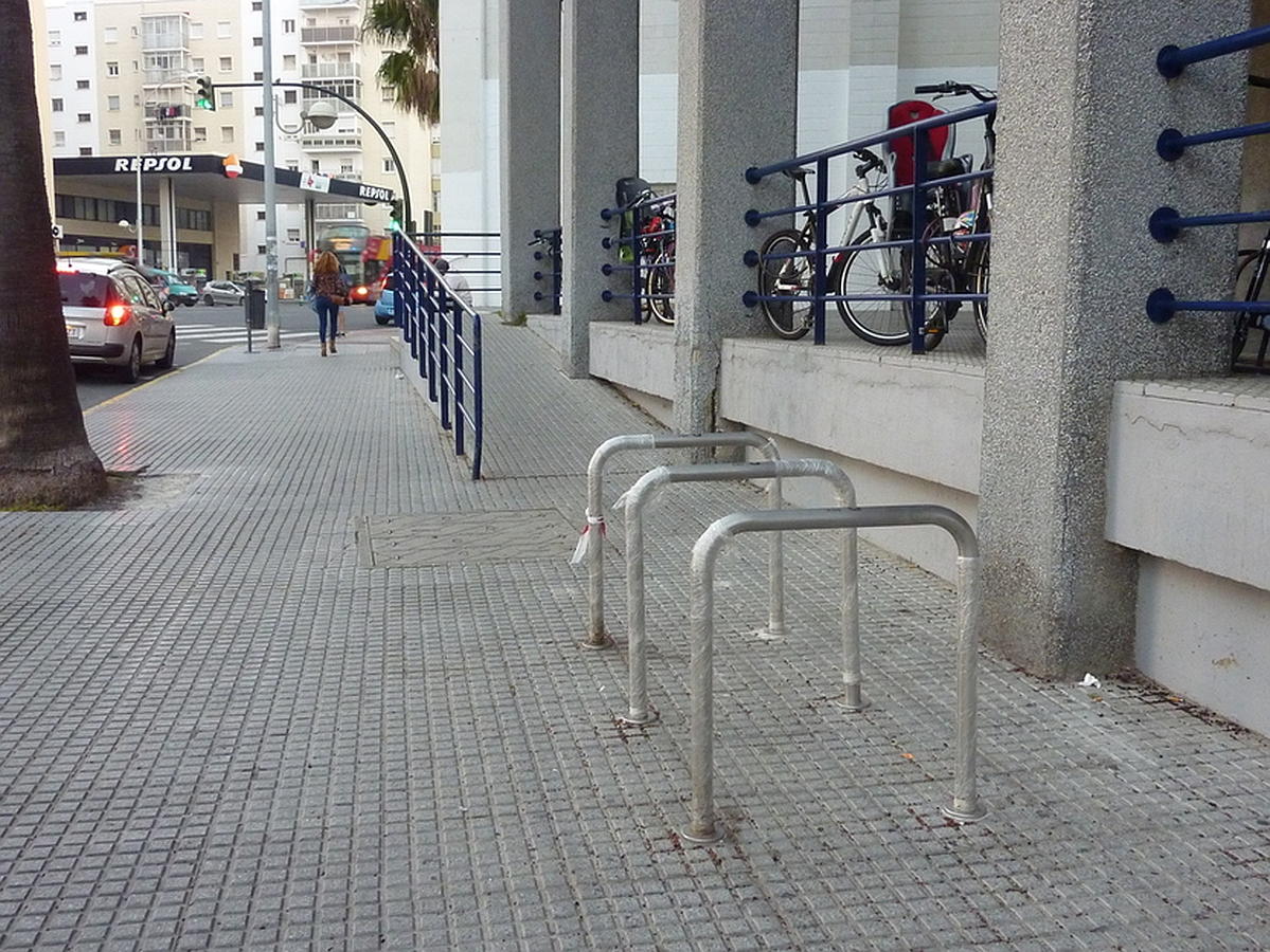 Así son los 25 nuevos aparcabicis de Cádiz