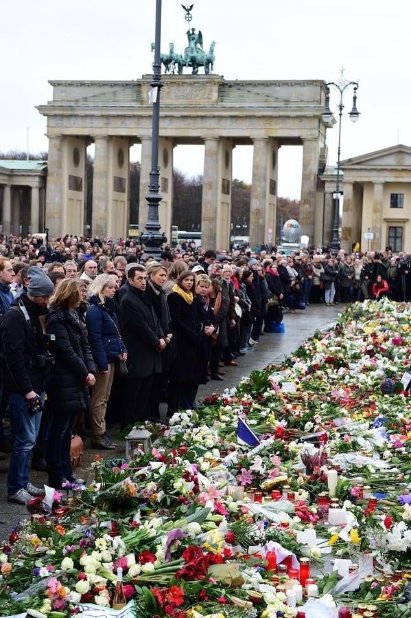 Silencio en las proximidades de la embajada francesa en Berlín, junto a la Puerta de Brandemburgo. 