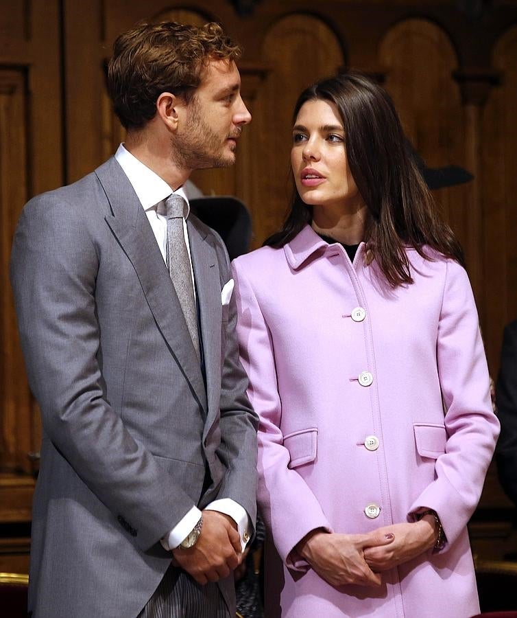 Carlota Casiraghi y su hermano Pierre asisten a la misa anual de acción de gracias, en el marco de las celebraciones por el Dia Nacional de Mónaco. 