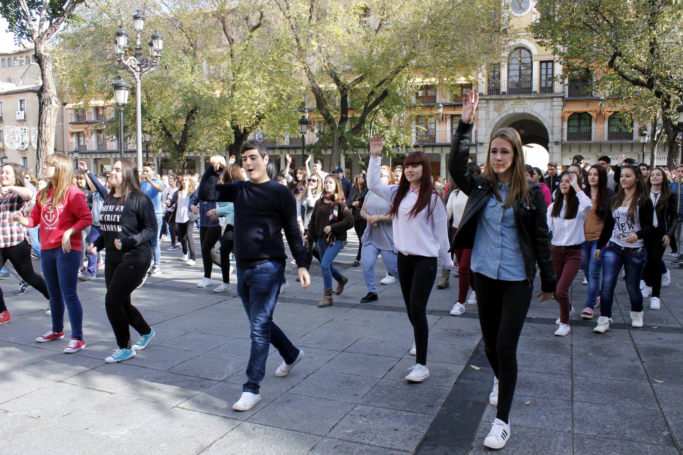 Un «flashmob» revoluciona la plaza de Zocodover