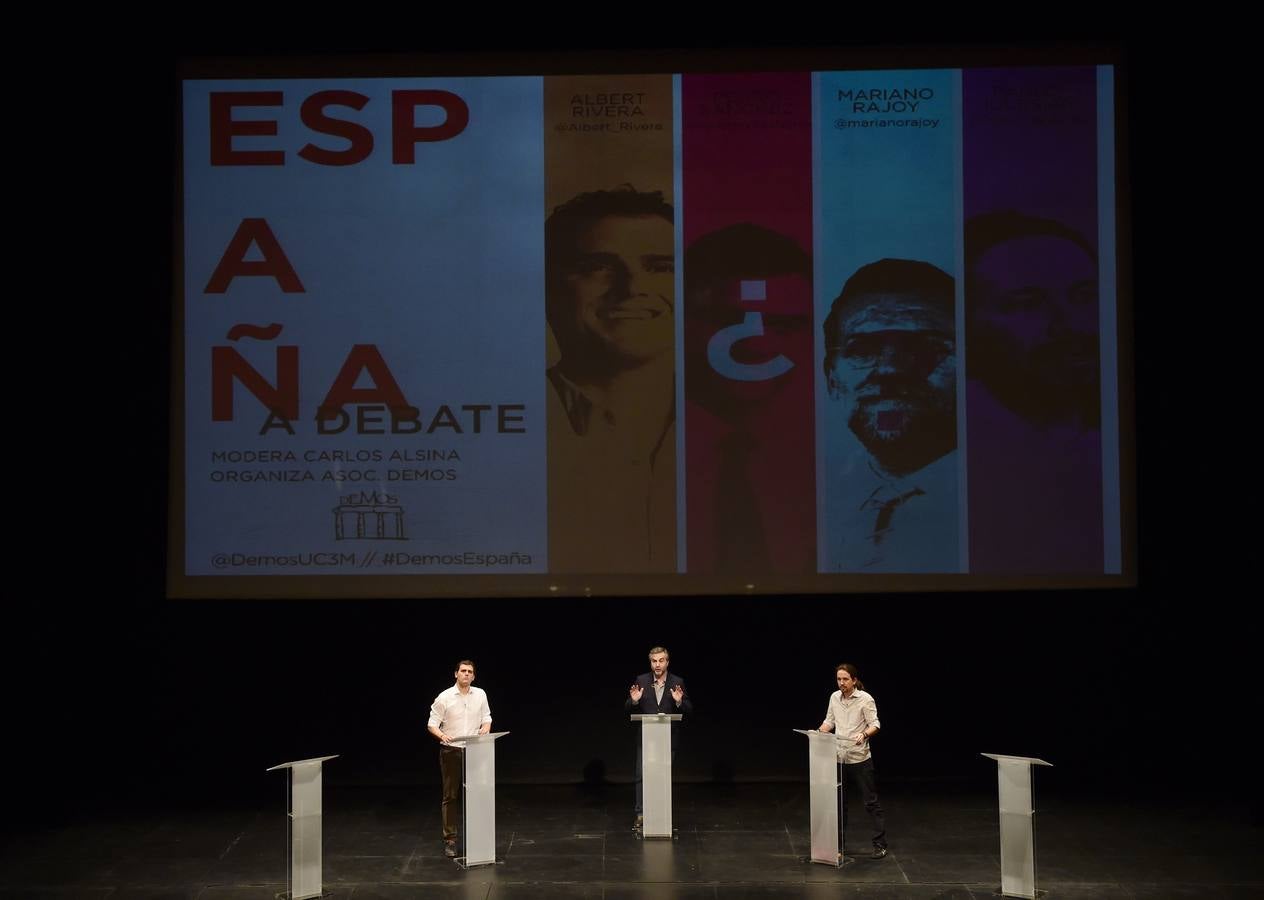 Sonoro abucheo el que recibieron Rajoy y Pedro Sánchez por no acudir al debate cuando fueron mencionados