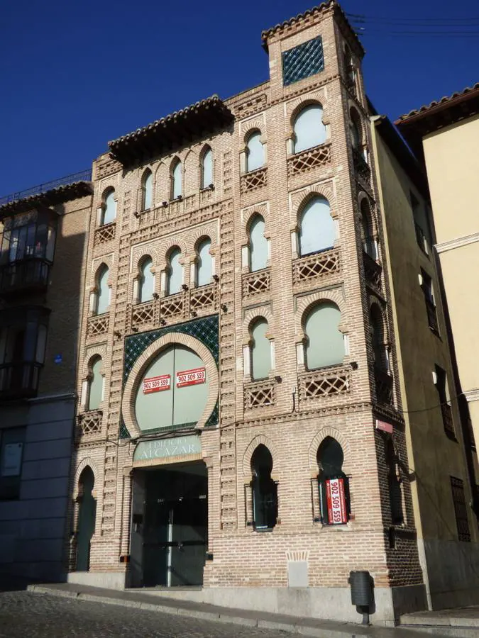 Edificio que acogió el despacho de Telégrafos en la cuesta del Alcázar