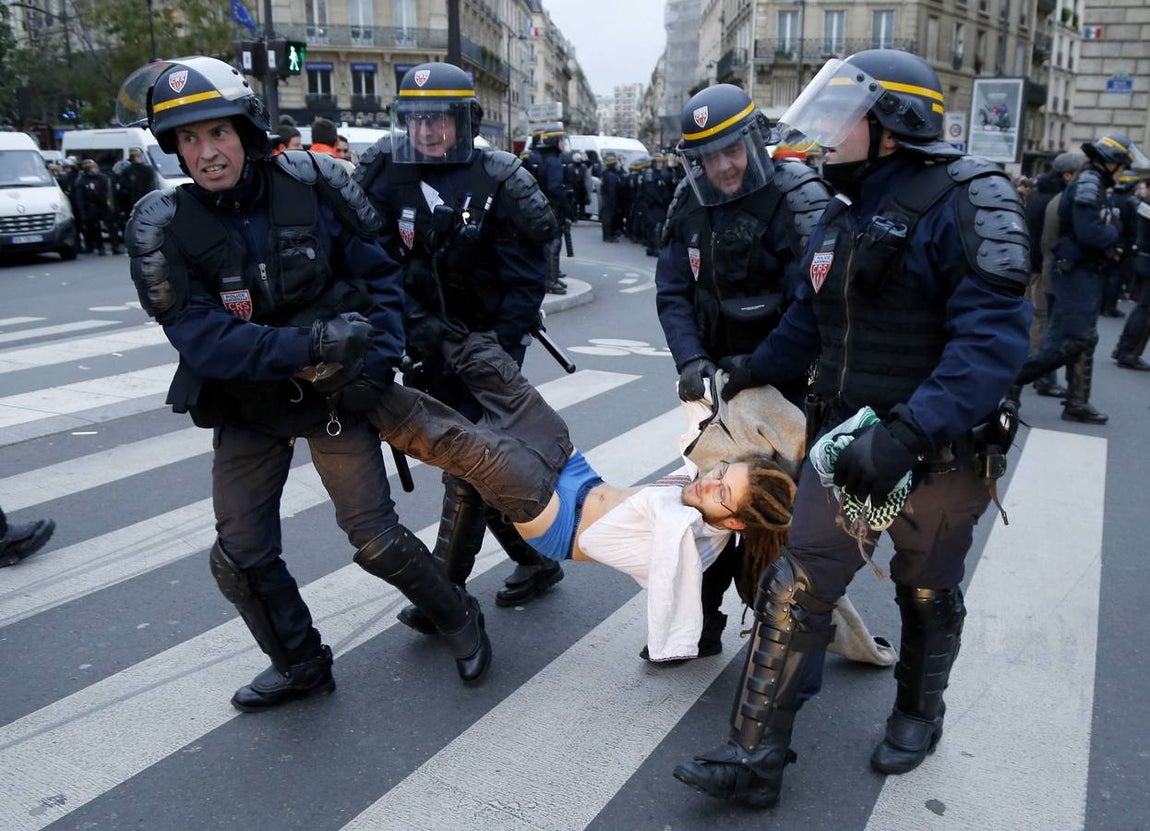 La concentración había sido prohibida por la amenaza terrorista. 