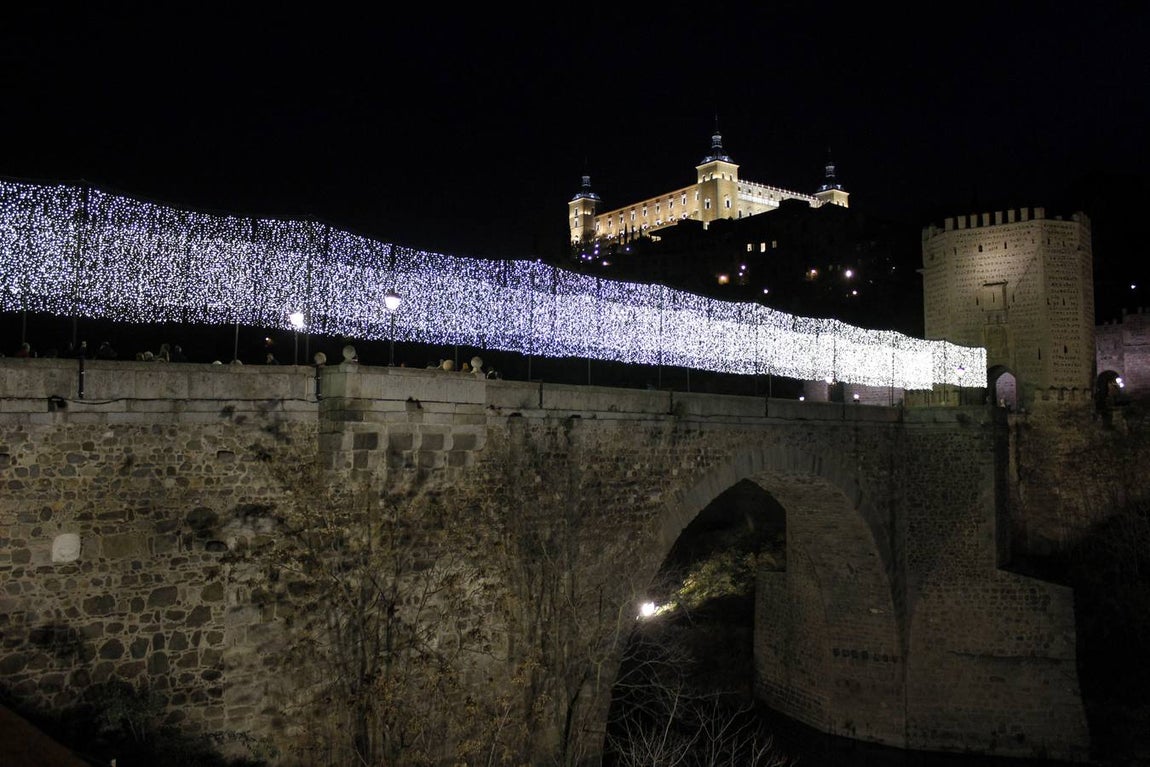 Una alfombra de luz sobre el puente. 