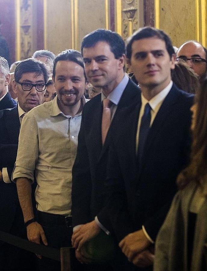 Pablo Iglesias gesticula junto al líder de Unión por la Democracia y el Progreso, Andrés Herzog