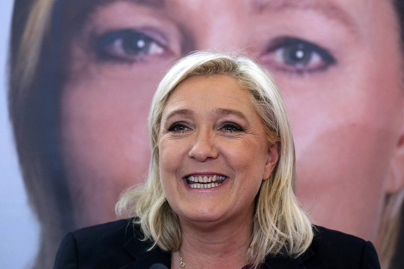 Marine Le Pen, líder del Frente Nacional y ganadora de las elecciones regionales en Norte Paso de Calais Picardía, durante una rueda de prensa en Lille este lunes