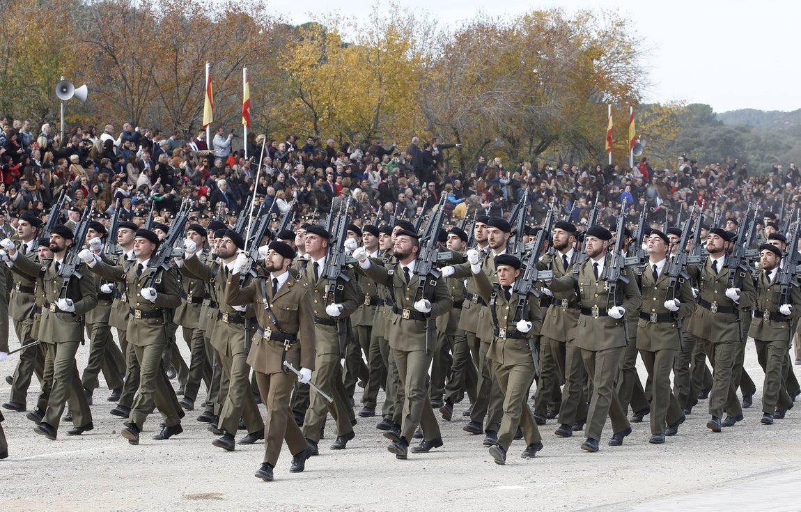 El desfile militar de la Brimz X por la Inmaculada, en imágenes