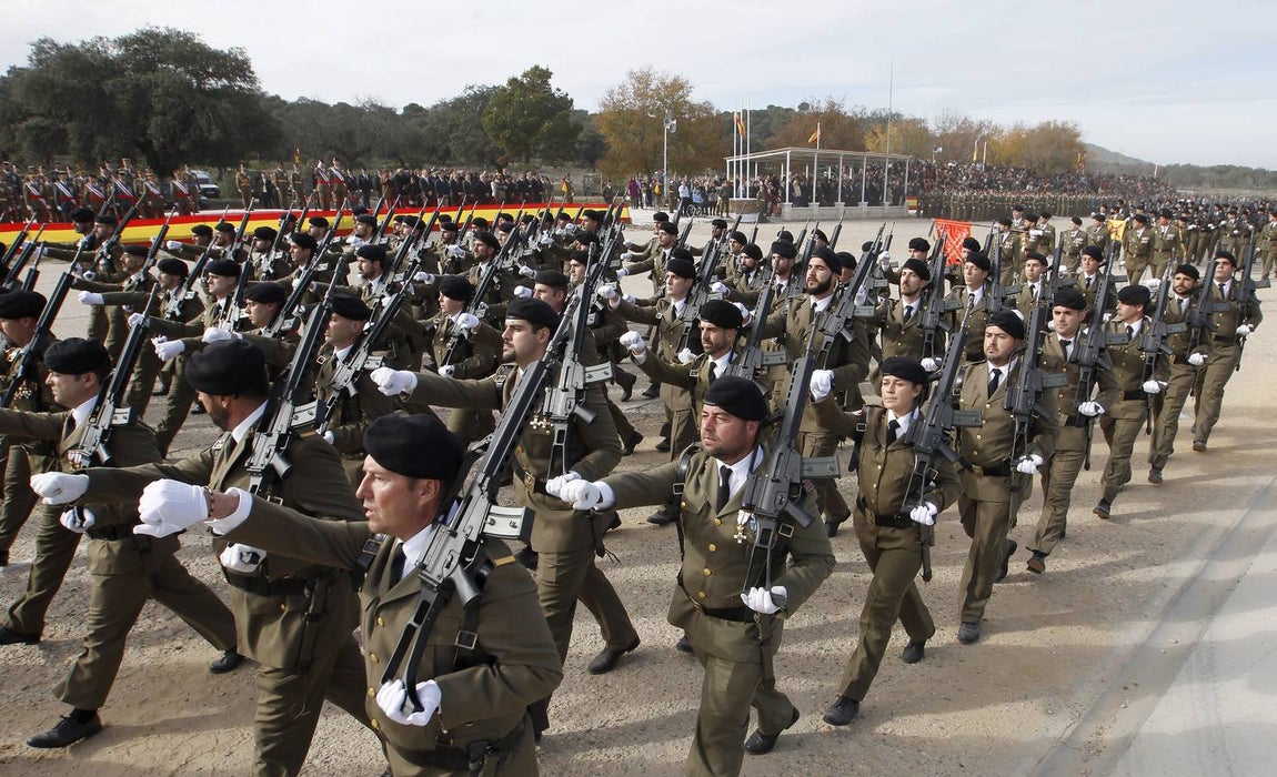 El desfile militar de la Brimz X por la Inmaculada, en imágenes