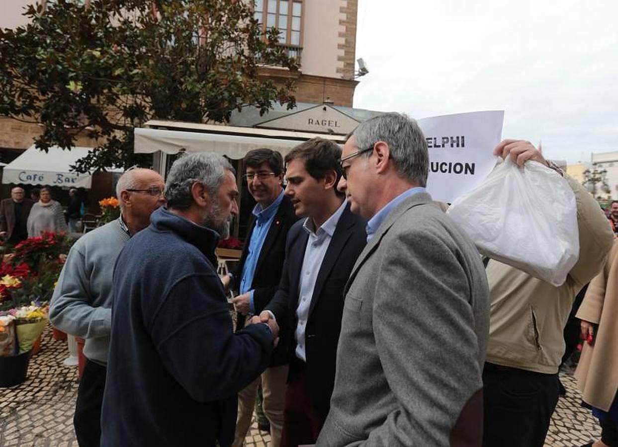 FOTOS: Rivera pasea por el centro de Cádiz antes del mitin