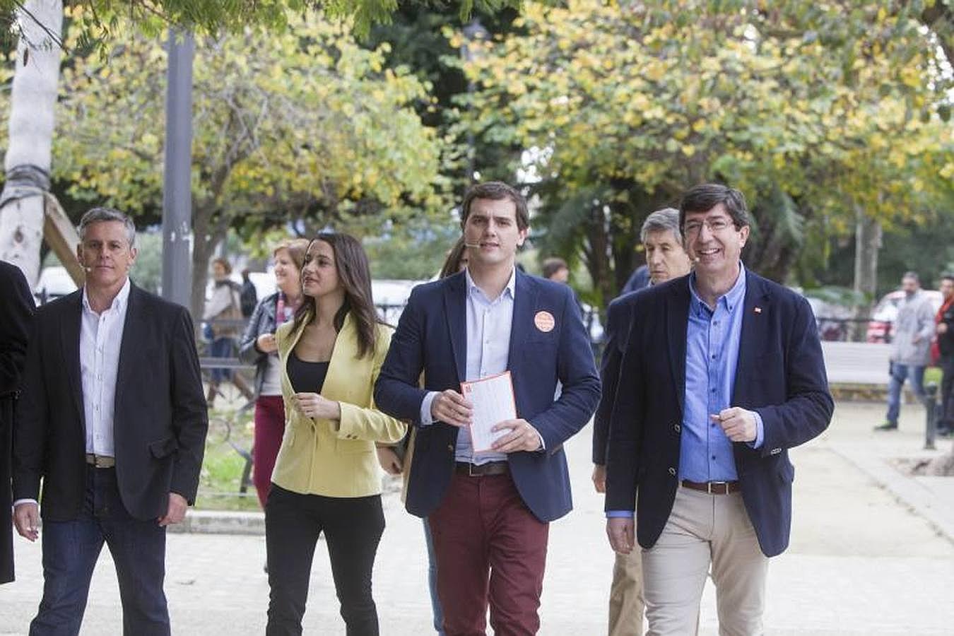 FOTOS: Rivera pasea por el centro de Cádiz antes del mitin