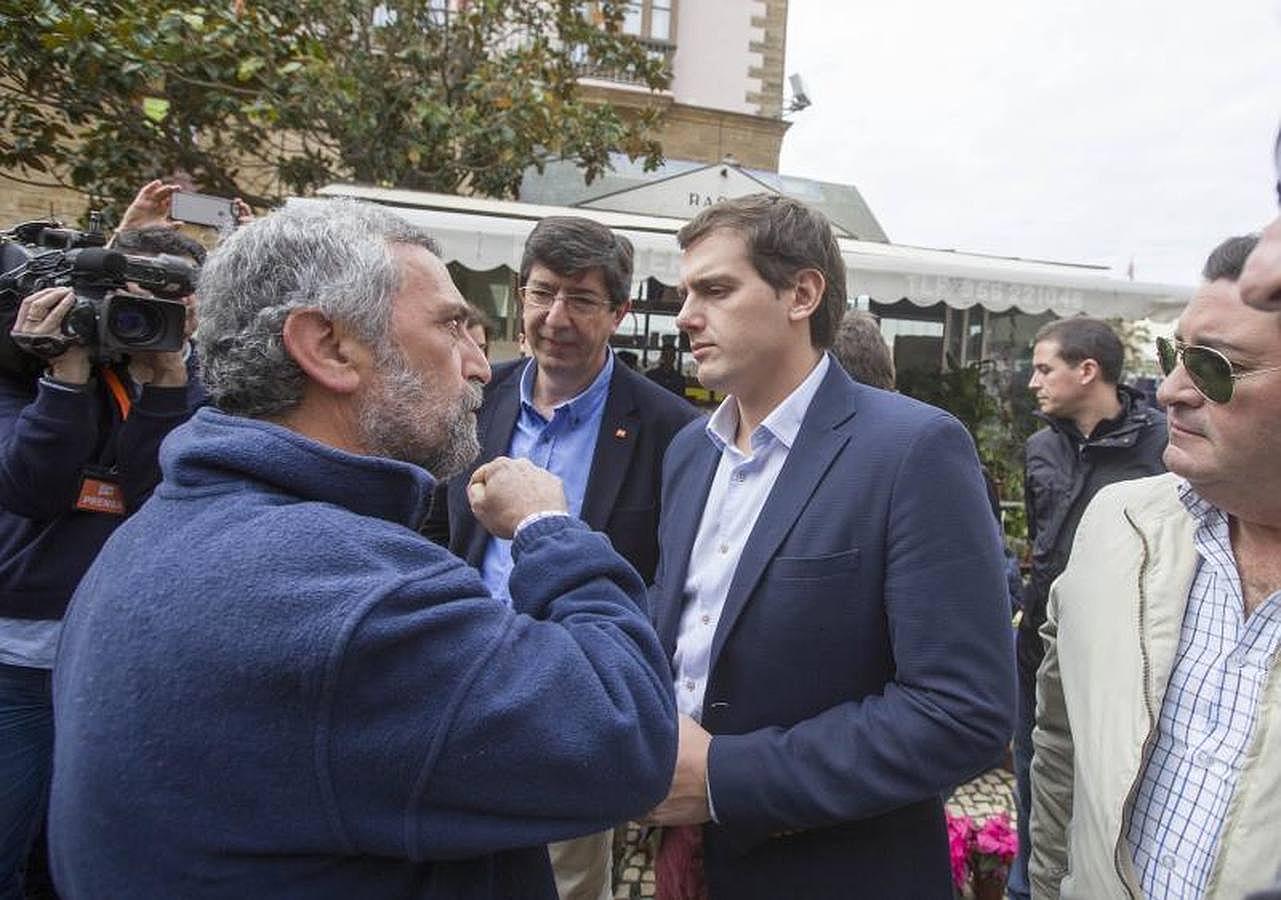 FOTOS: Rivera pasea por el centro de Cádiz antes del mitin