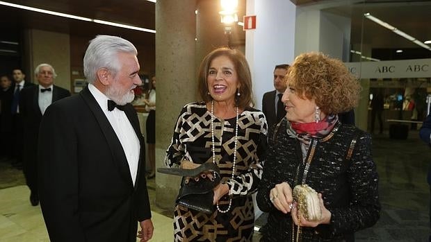 Las imágenes más relevantes de unos concurridos premios Mariano de Cavia. 