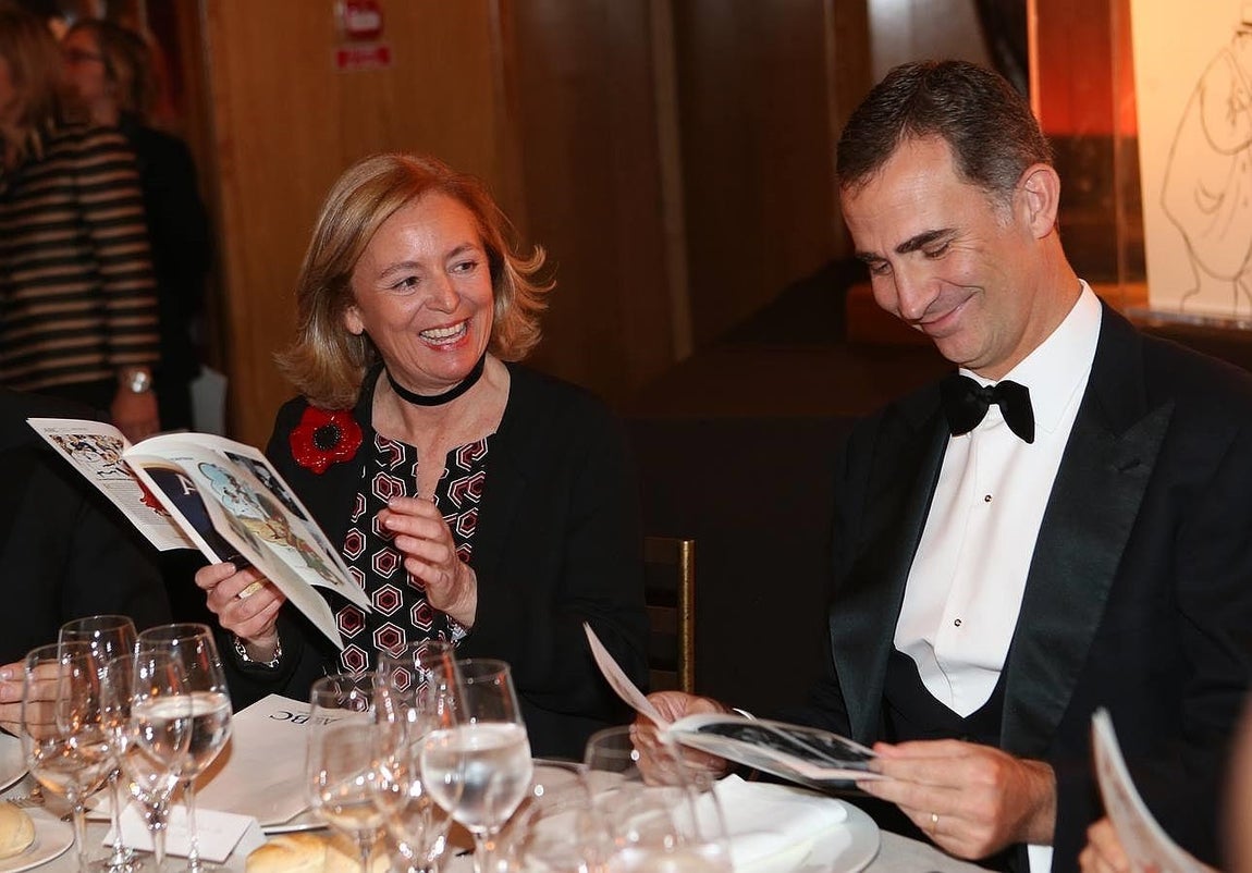 Catalina Luca de Tena, junto al Rey Felipe VI. 