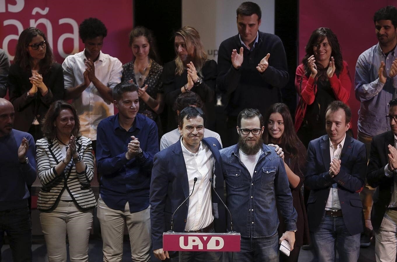 El candidato a la Presidencia del Gobierno, Andrés Herzog, y el número 2, Julio Lleonart, durante el acto central de campaña de UPYD en Madrid