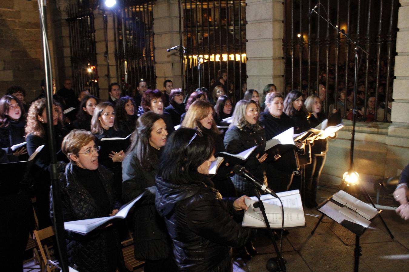 El arzobispo abrió la Puerta de Reyes ante 4.000 fieles de la diócesis