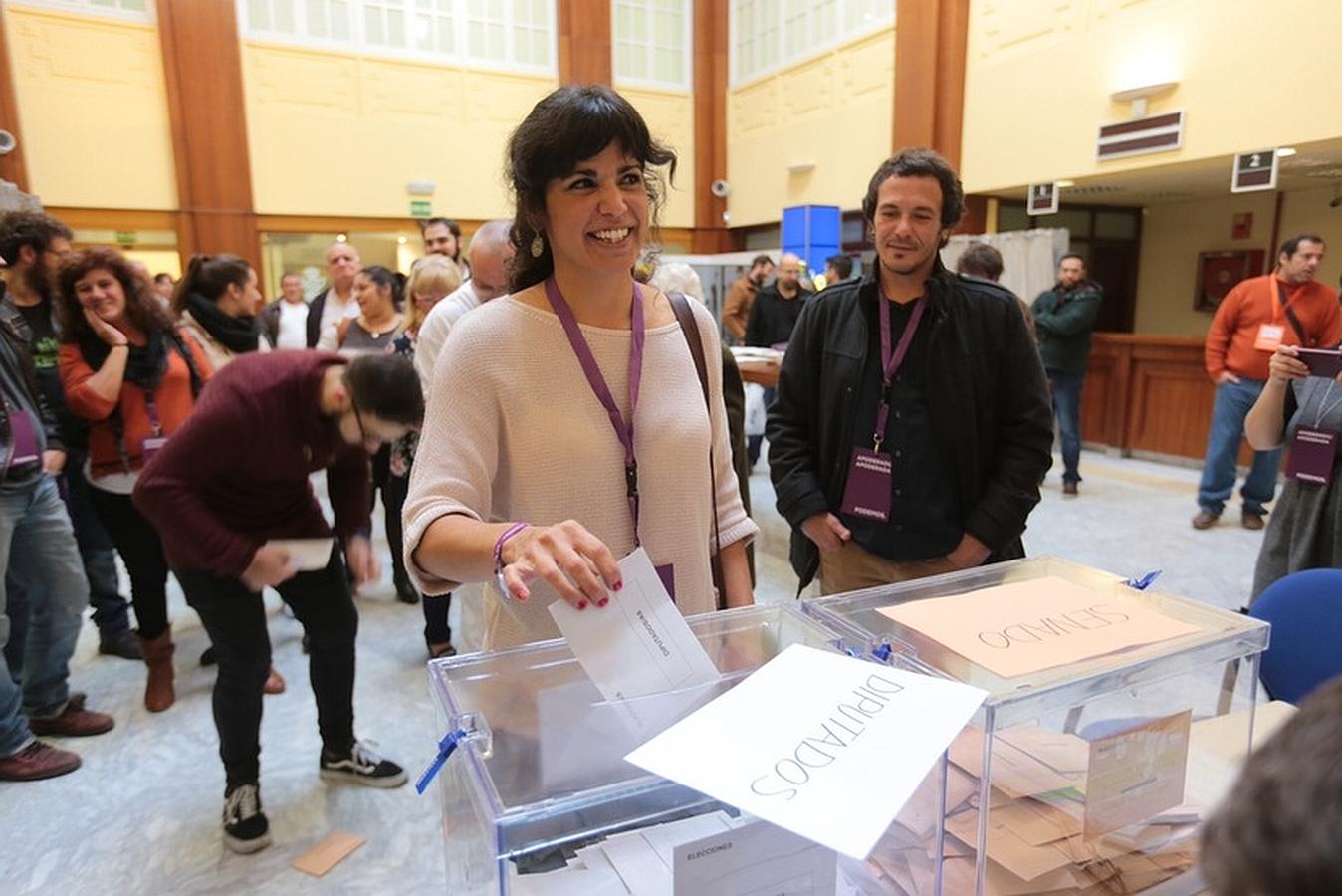 La parlamentaria andaluza por Podemos Teresa Rodríguez ha votado en el edificio de Correos