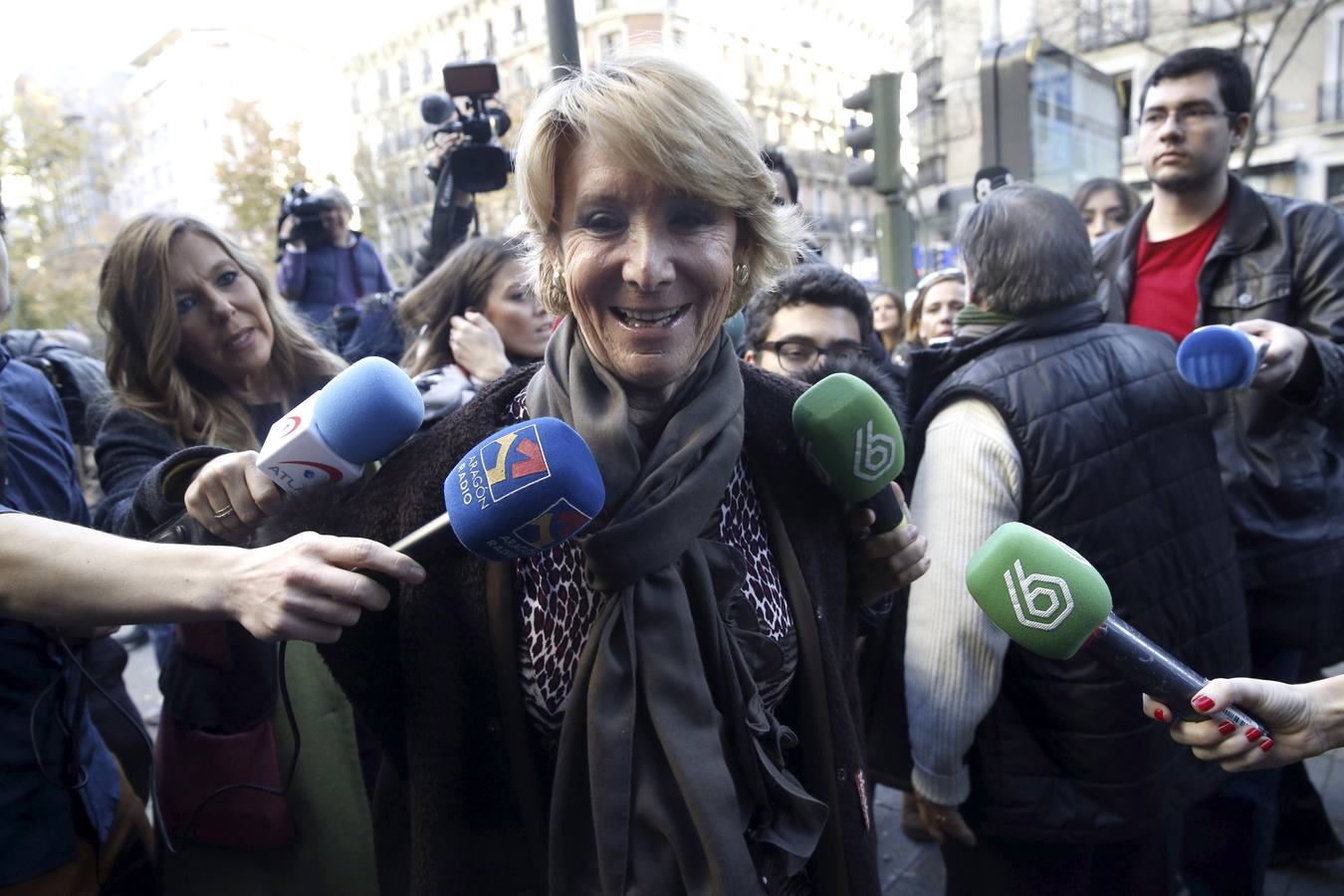 La presidenta del PP de Madrid, Esperanza Aguirre, a su llegada a la reunión del Comité Ejecutivo Nacional del PP para analizar los resultados de las elecciones generales del 20D. 