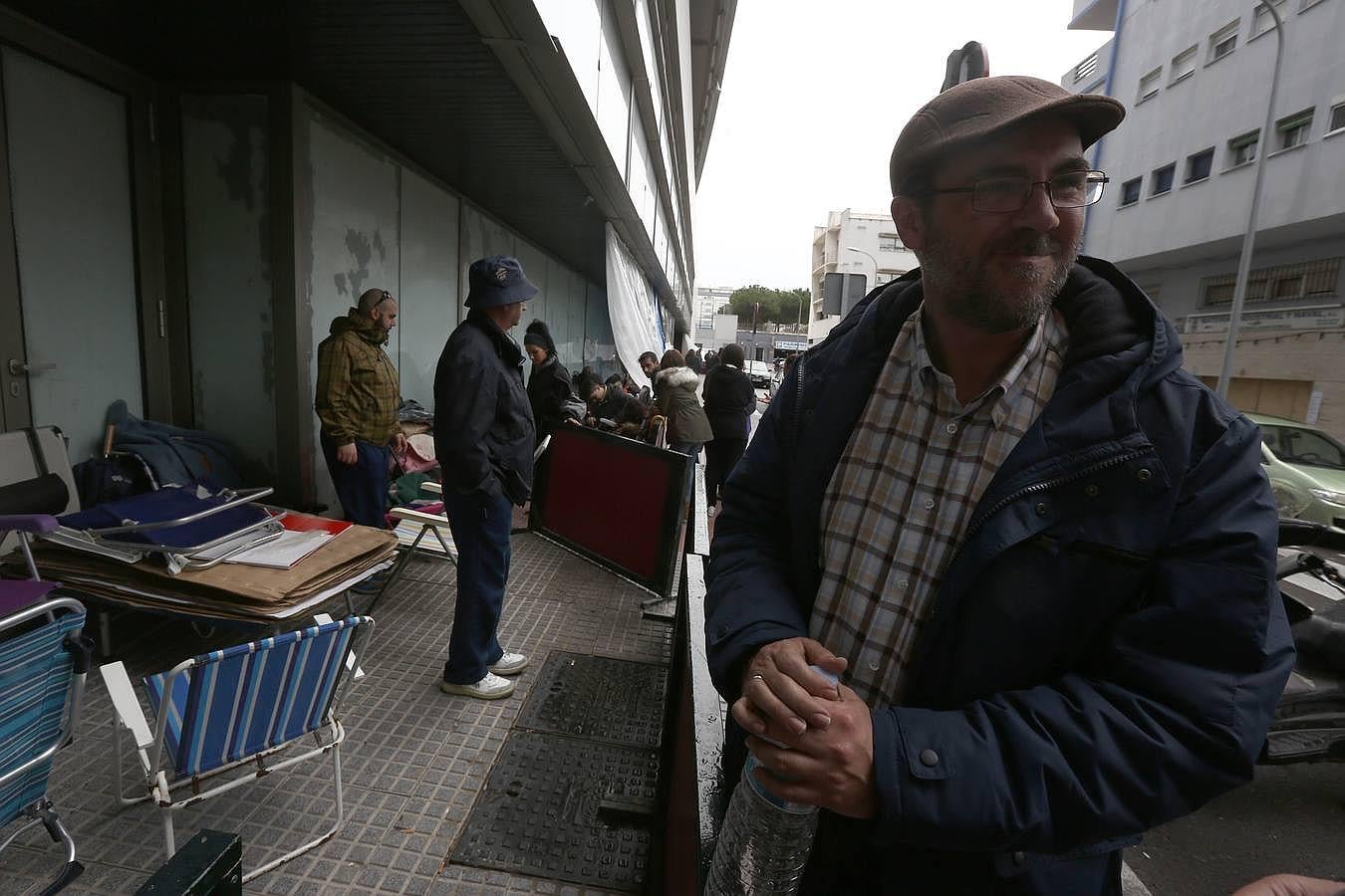 Los primeros en la cola para las entradas del Falla 2016