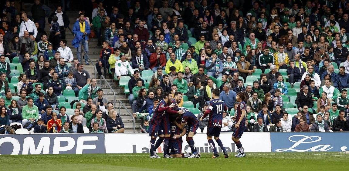 Humillante derrota del Real Betis en casa (0-4) ante el Eibar