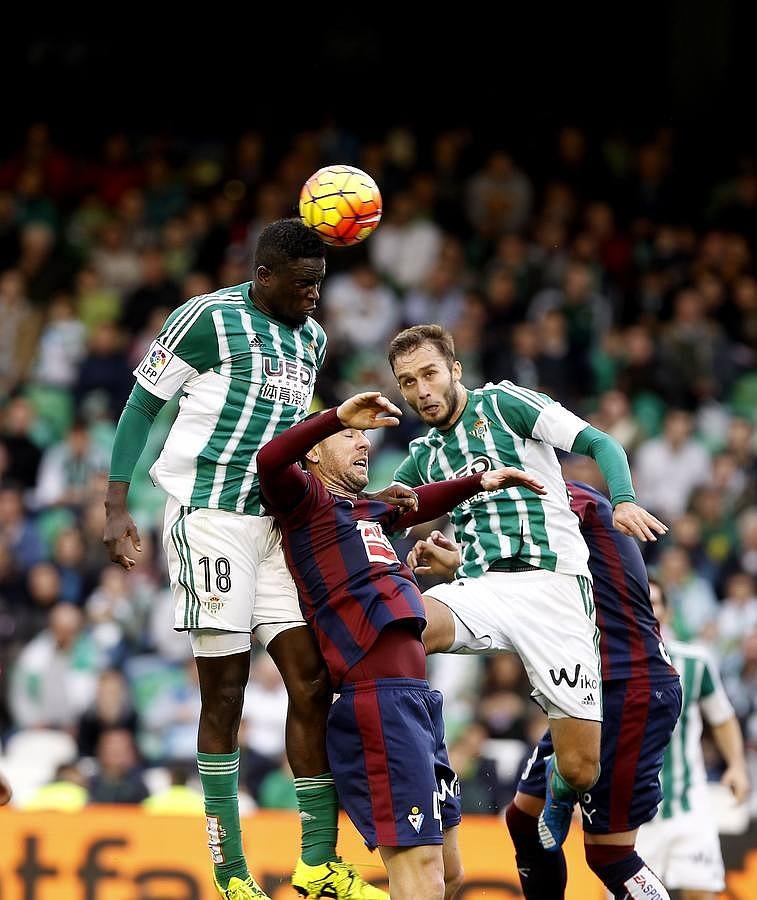 Humillante derrota del Real Betis en casa (0-4) ante el Eibar