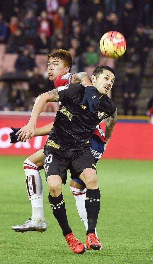 Al Sevilla (2-1) se le atraganta el Granada y sigue sin saber lo que es ganar fuera de casa