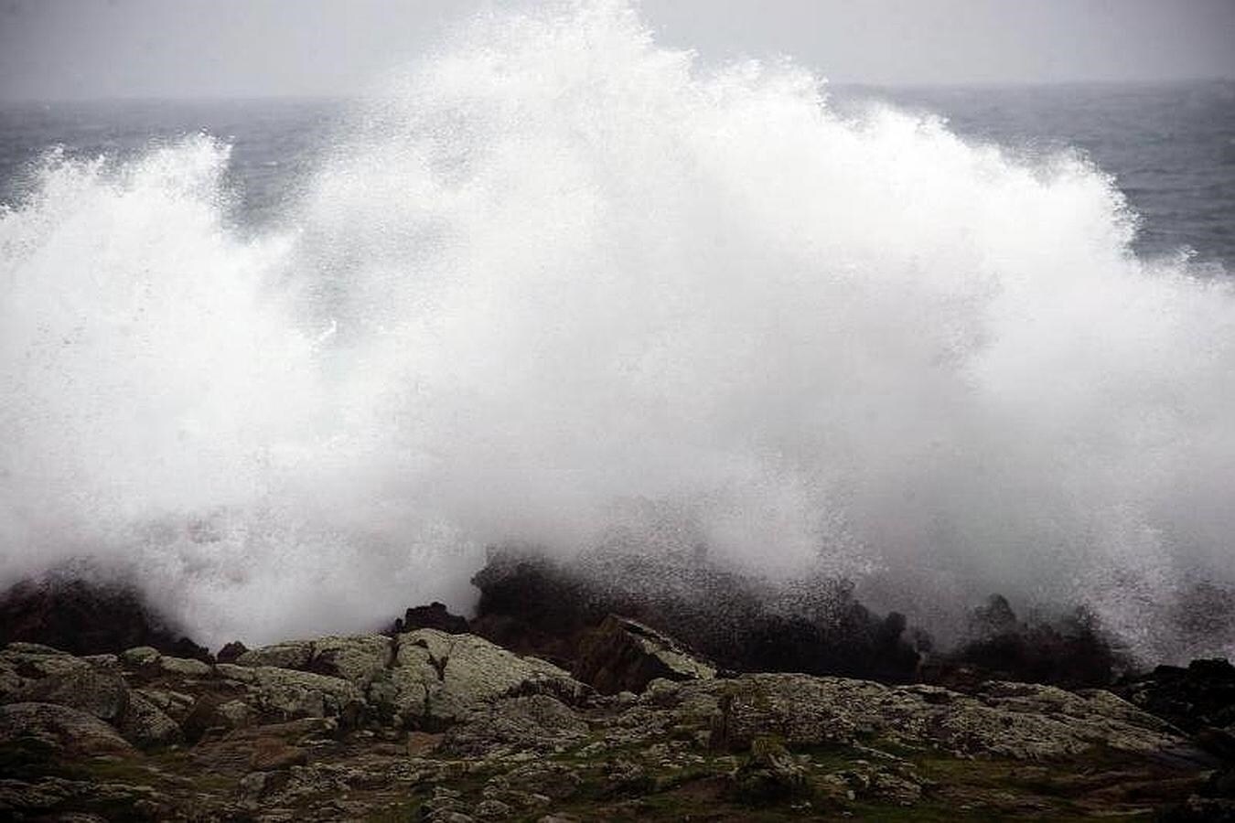 El viento en Ferrol con fuerza 5 a 7 deja mar gruesa o fuerte marejada, visibilidad regular y mar de fondo del noroeste, con olas de 4 a 7 metros