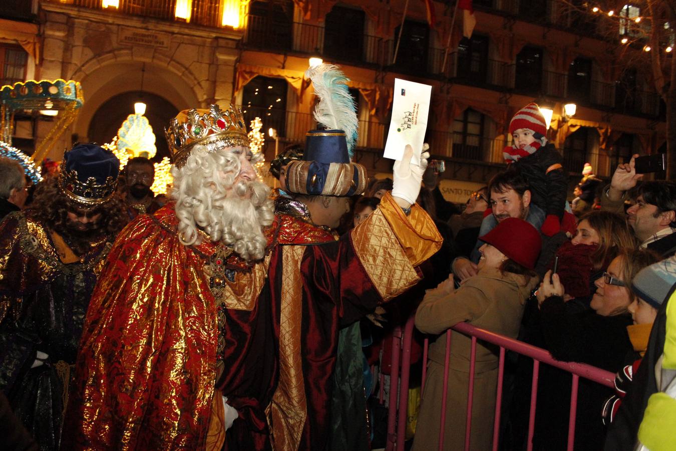 Los Reyes Magos reparten ilusión entre los niños toledanos