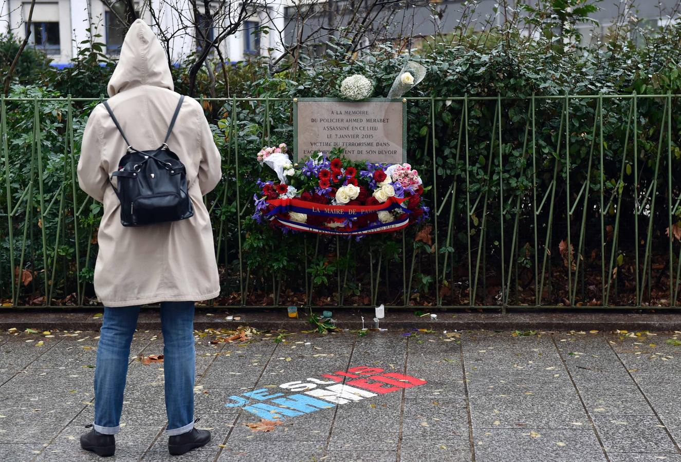 Los franceses escriben «Je suis Ahmed» para conmemorar el atentado a Charlie Hebdo