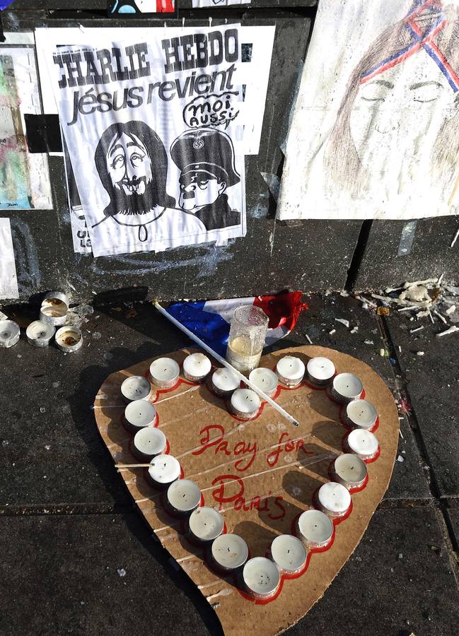 Francia se une al espíritu provocador de la revista un año después de los atentados