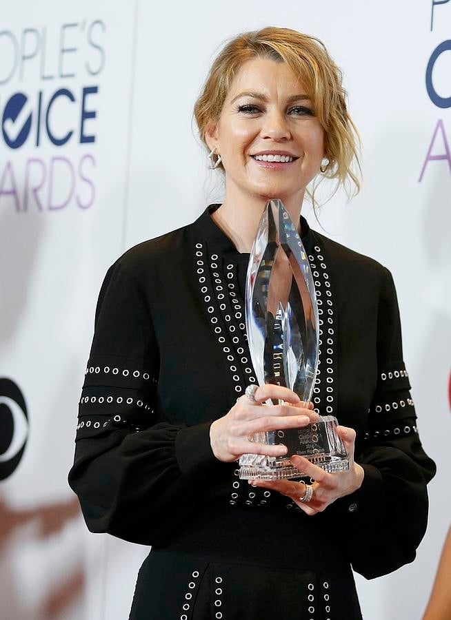 Ellen Pompeo, la protagonista de Anatomía de Gray, recogió el premio a la mejor actriz en una serie de televisión. 