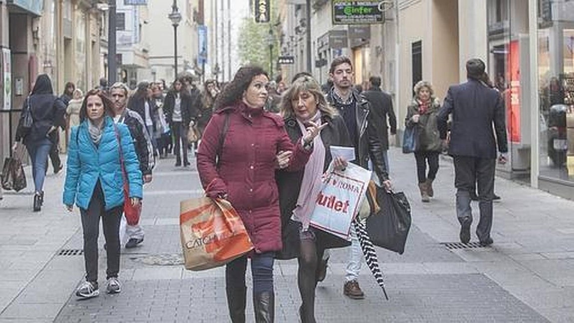 Las rebajas triunfan en las principales calles comerciales de la capital. 