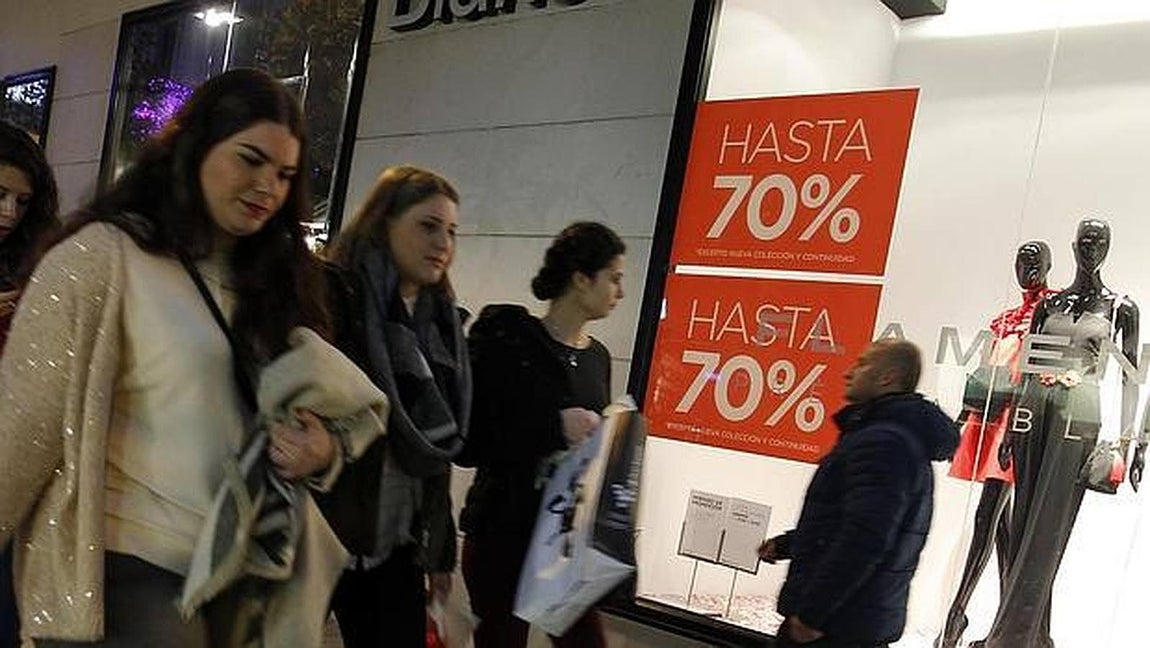 Las rebajas crean más de 500 empleos en Córdoba. 