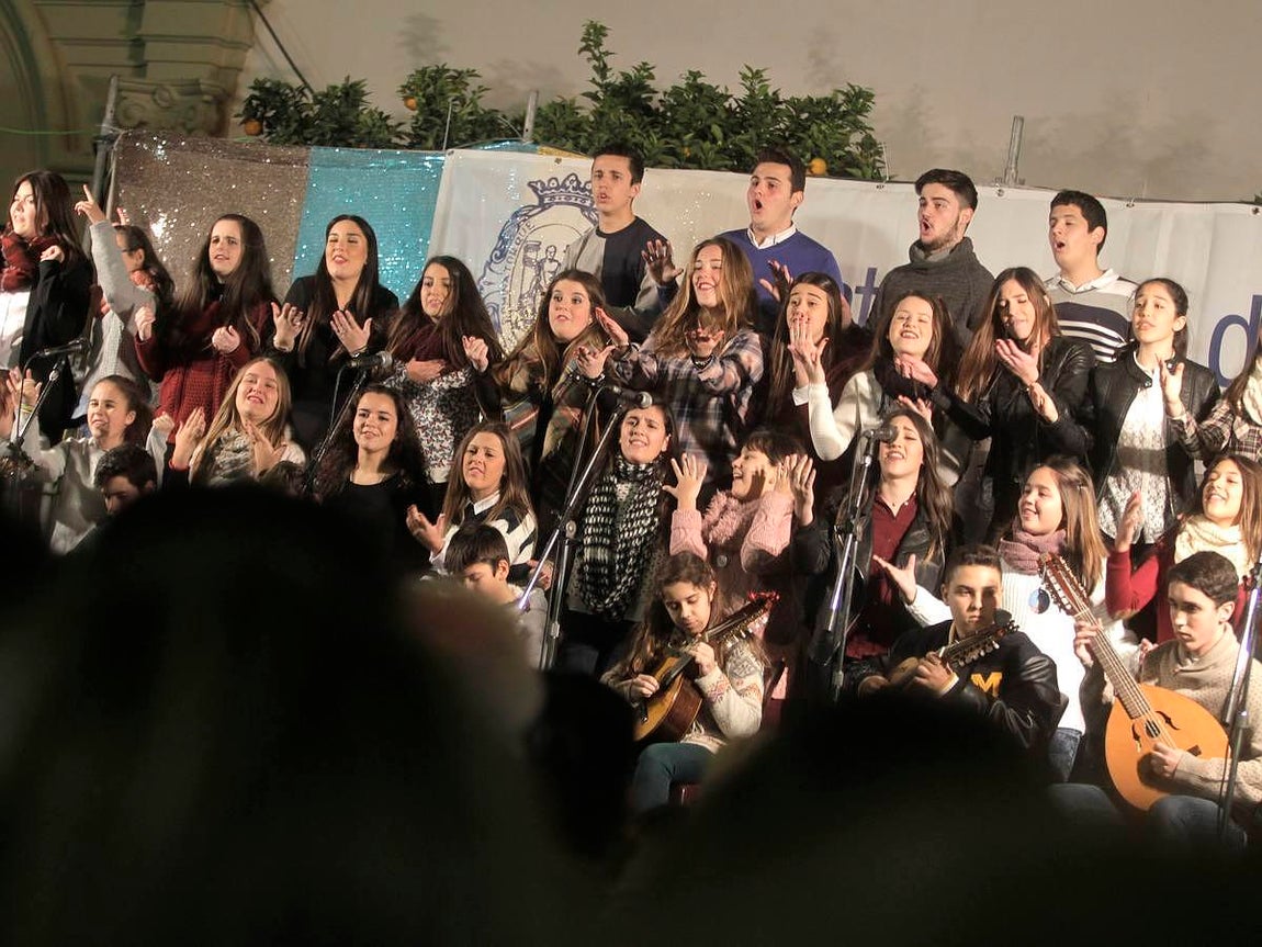 Muchos pestiños y pocas flores