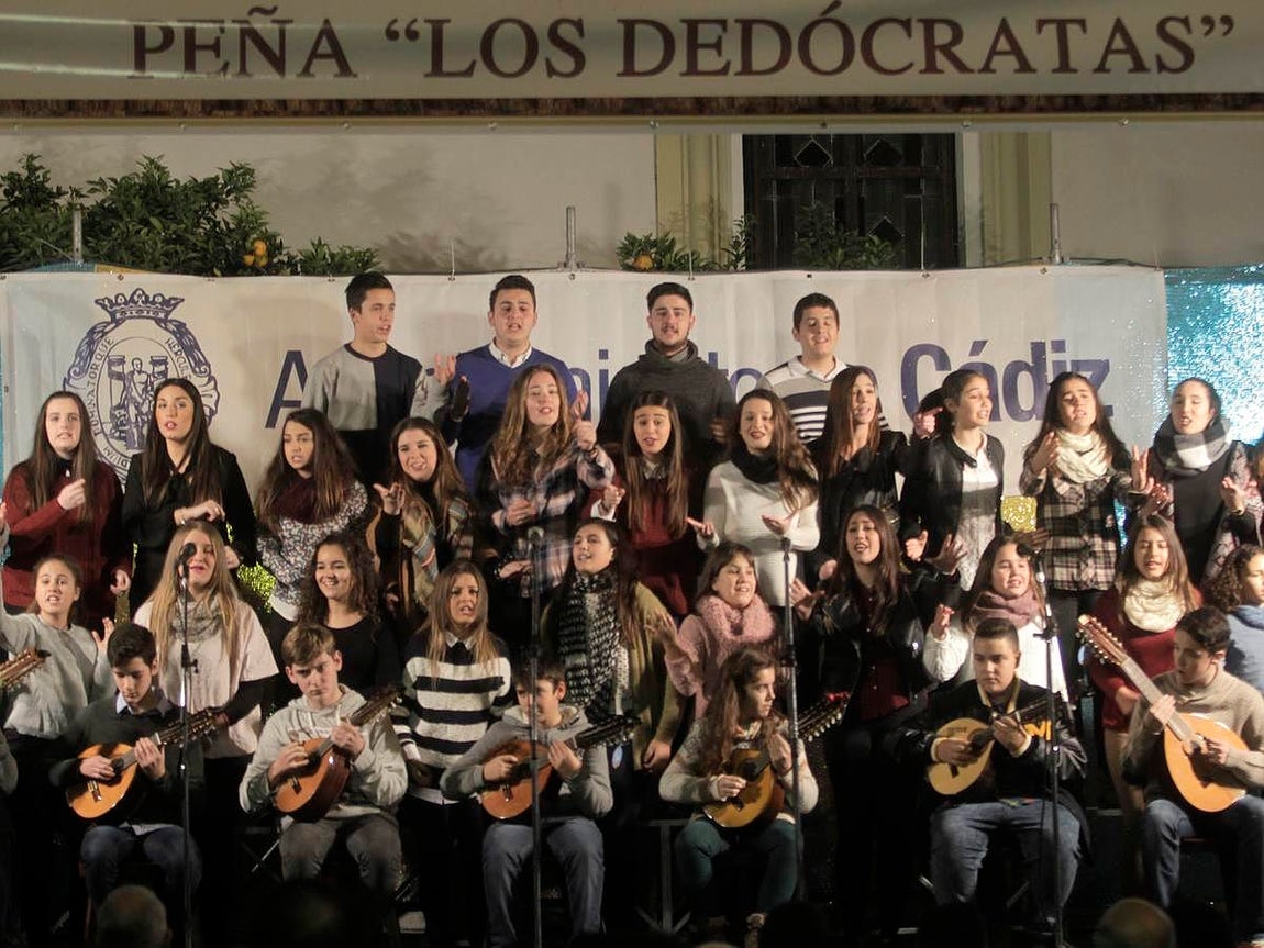 Muchos pestiños y pocas flores