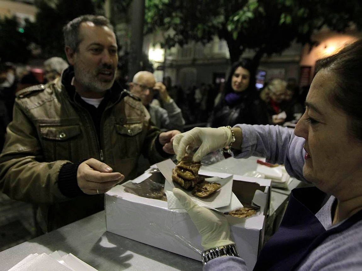 Muchos pestiños y pocas flores