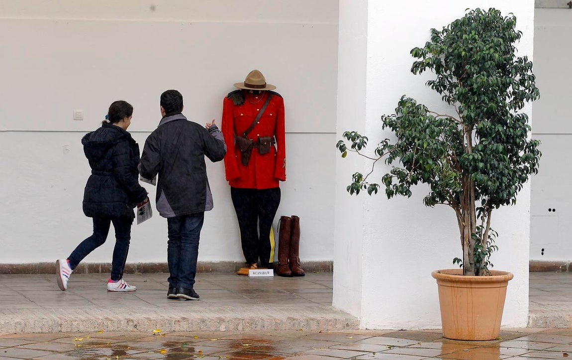 La Diputación acoge desde este lunes una muestras del archivo del Cuerpo de Seguridad, con sede en Ávila, en el que se incluyen el arma del asesino de la catana y la caja-bomba de puros que ETA le mandó a Carlos Herrera