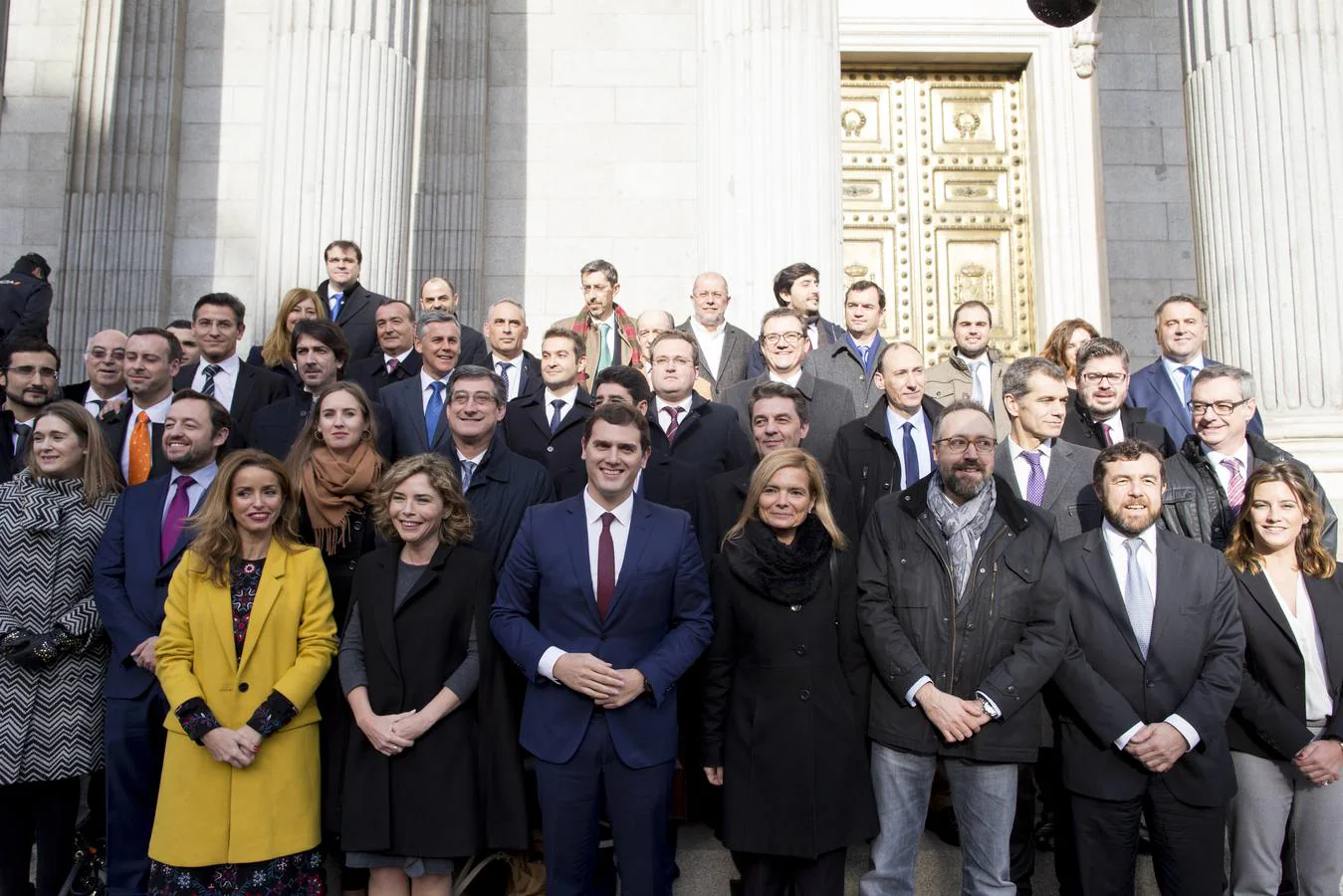 Foto de grupo de Ciudadanos, frente al Congreso. 