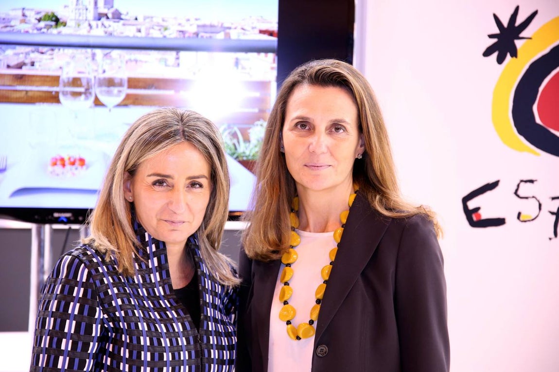 Tolón con la directora de Turespaña. 
