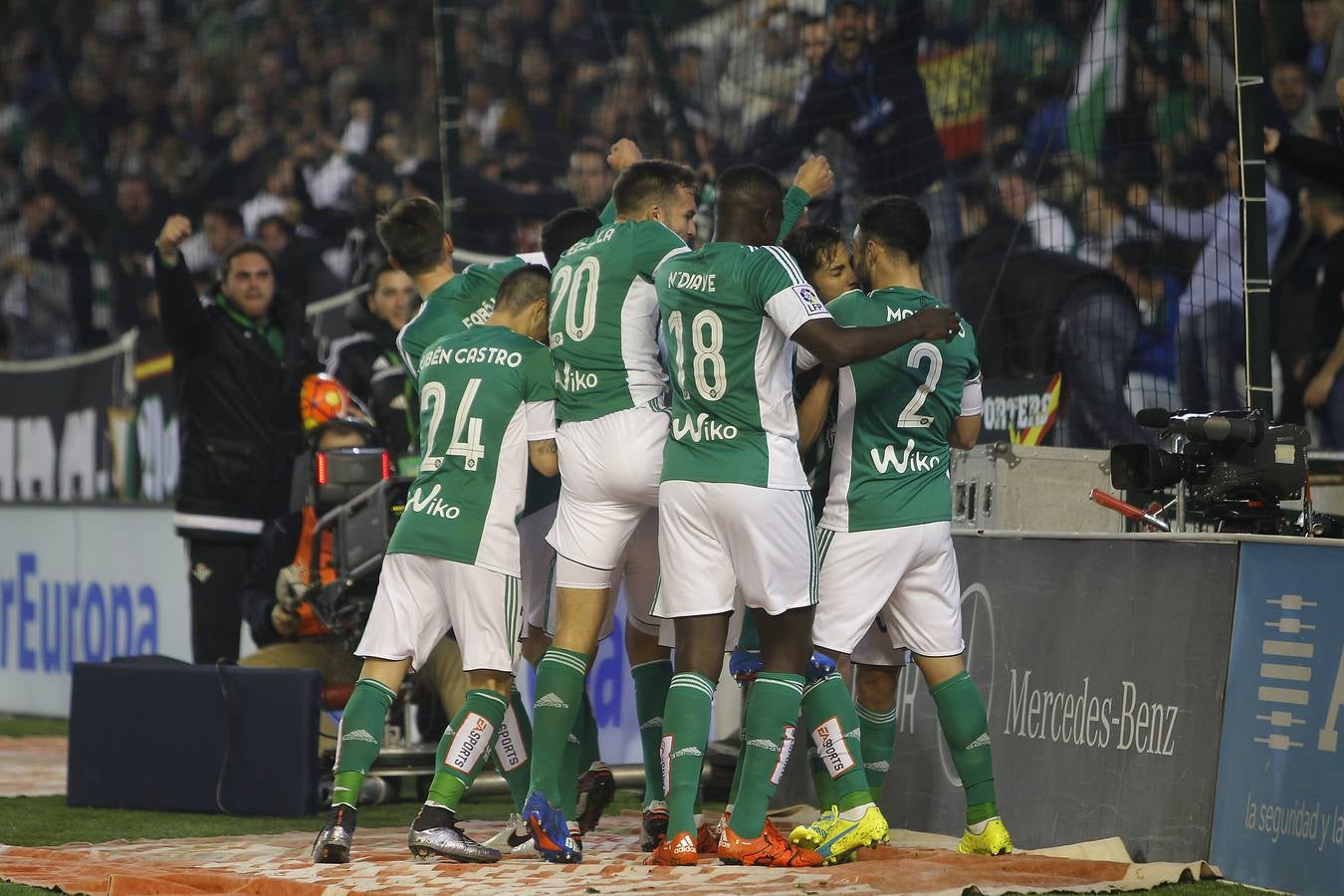 El guardameta bético Adán contuvo al equipo de Zidane, que igualó el partido con un gol en fuera de juego