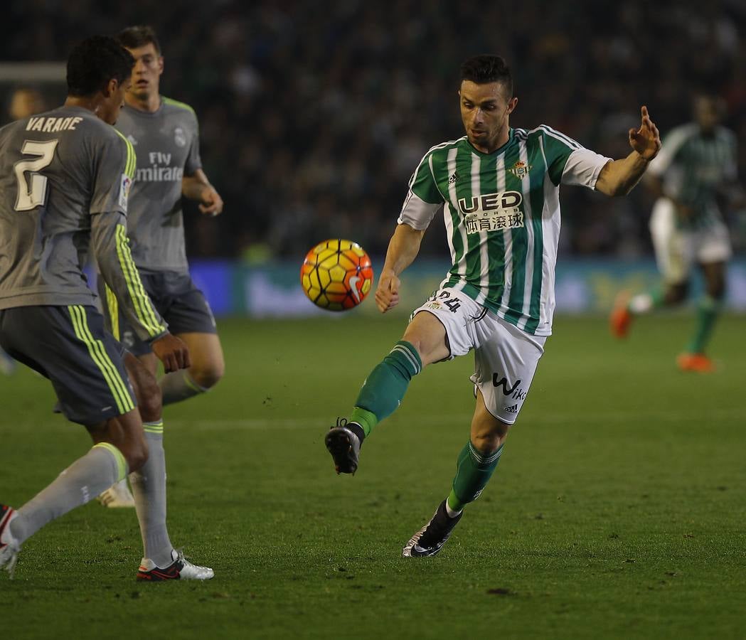 El guardameta bético Adán contuvo al equipo de Zidane, que igualó el partido con un gol en fuera de juego