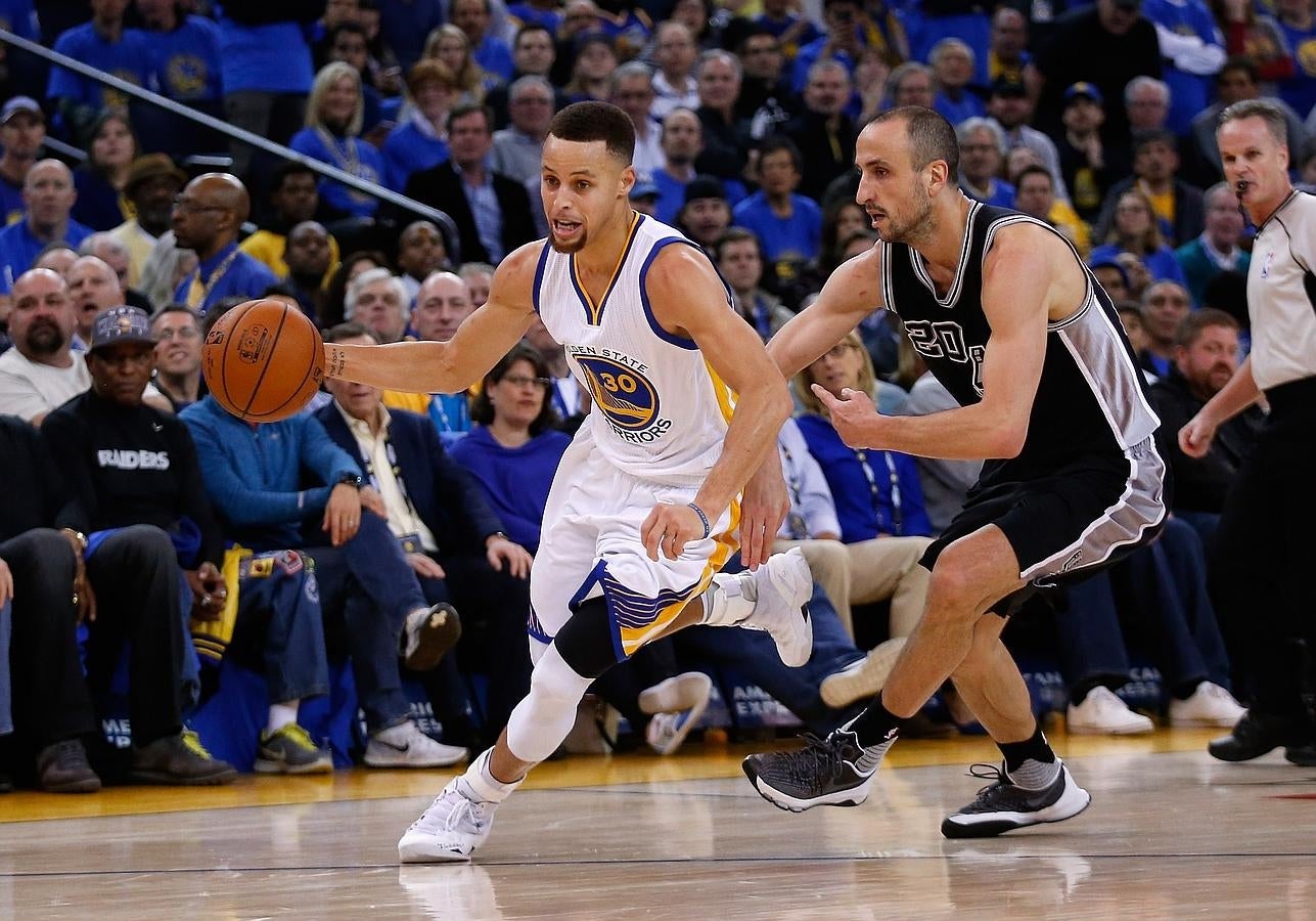 Stephen Curry vuelve a brillar ante los Spurs