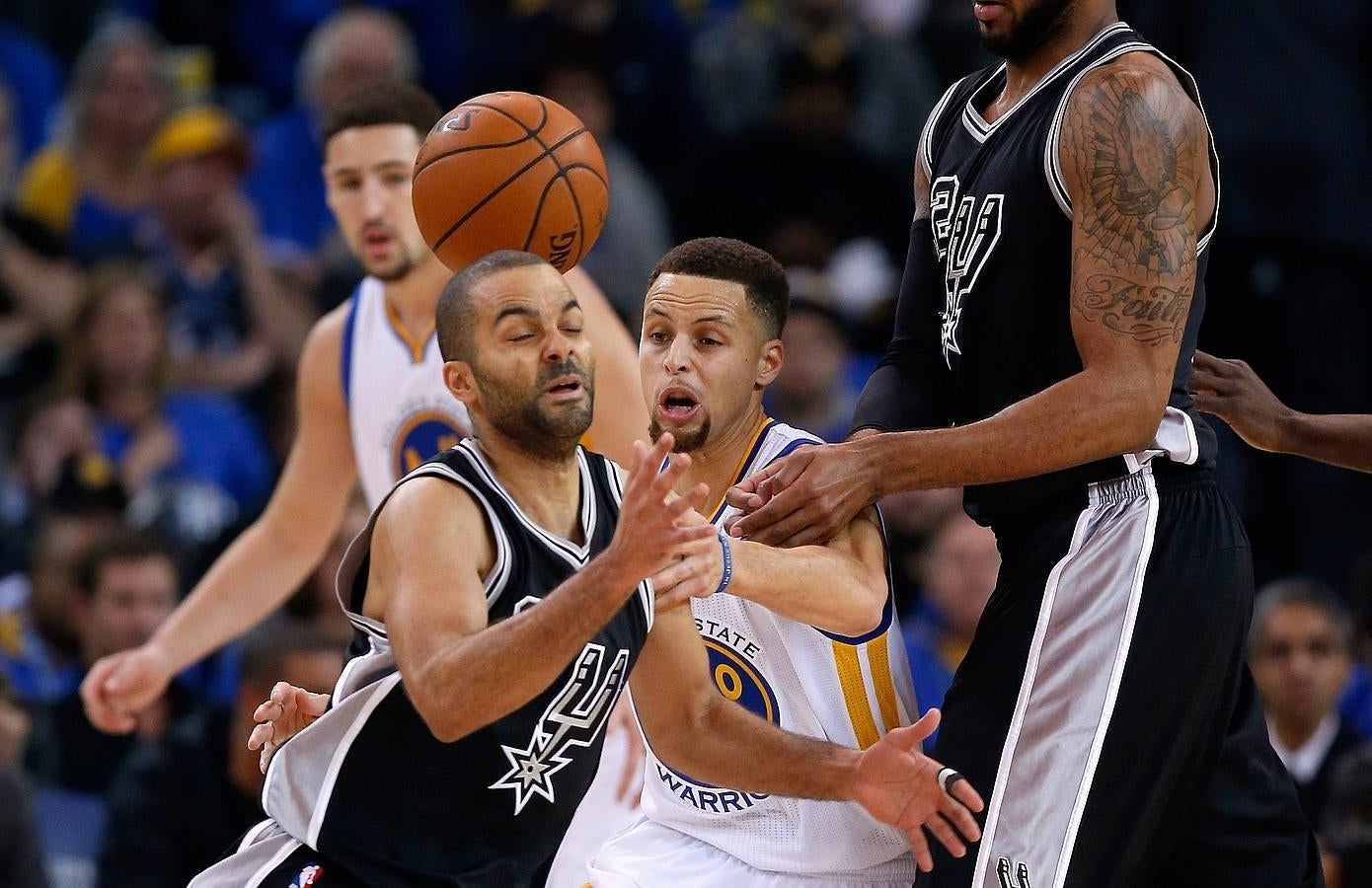 Stephen Curry vuelve a brillar ante los Spurs