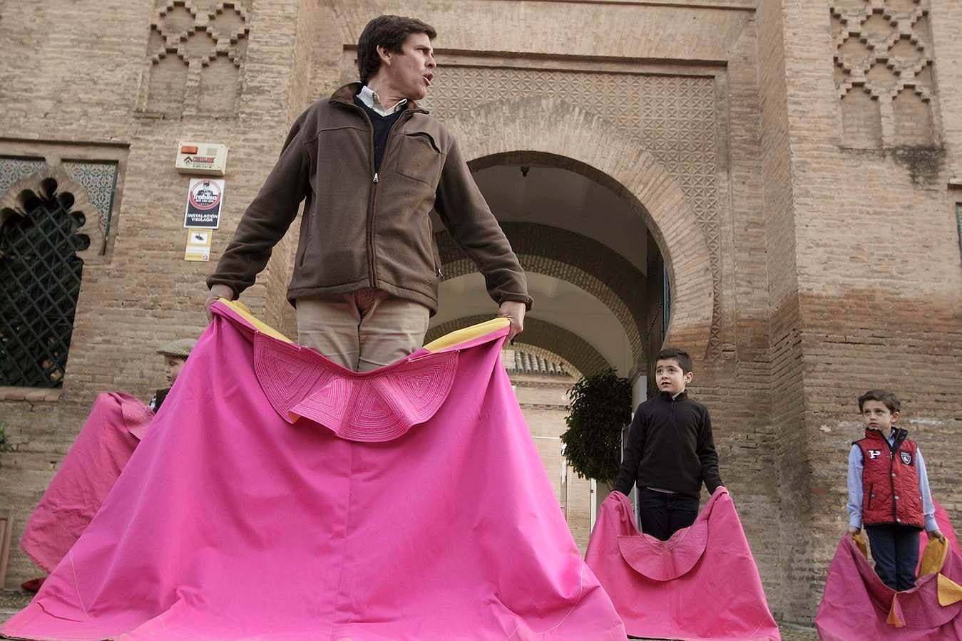 Toreo en la calle: aficionados se reúnen en Sevilla