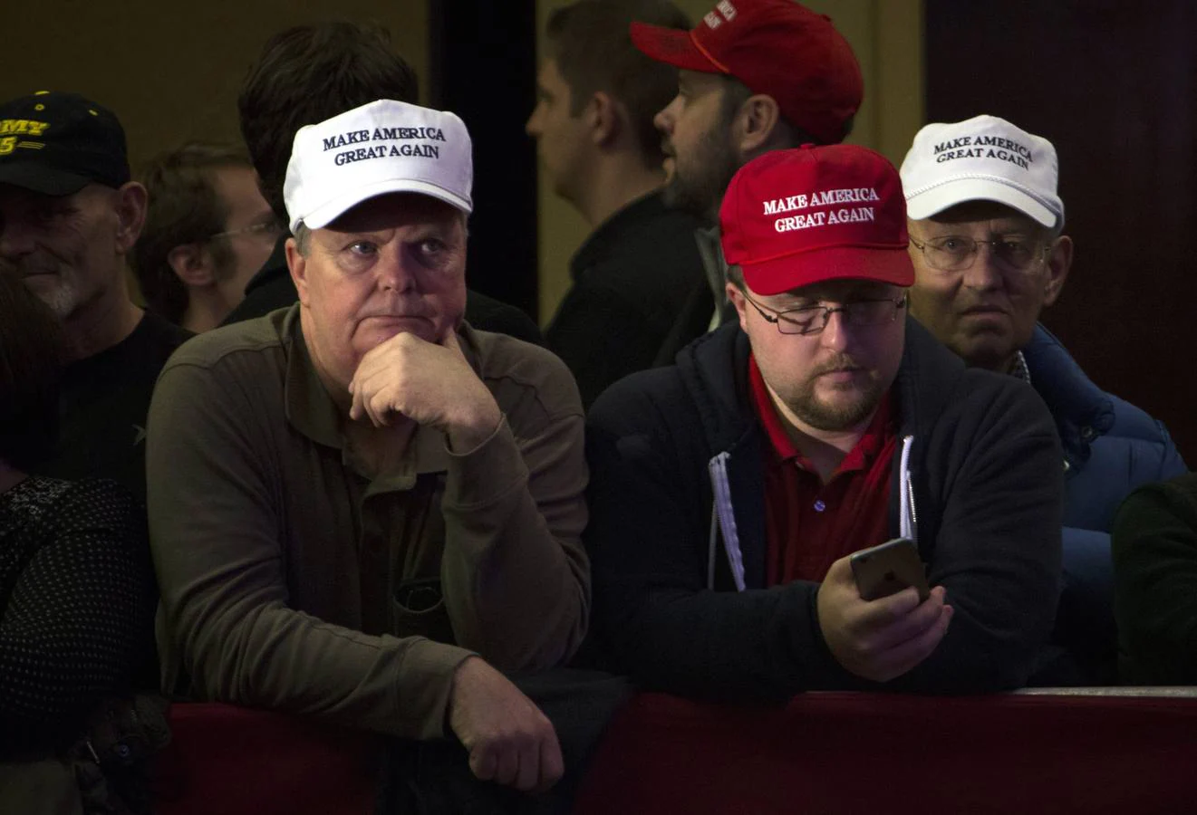 Partidarios del magnate Donald Trump durante la noche de los caucus de Iowa en Des Moines