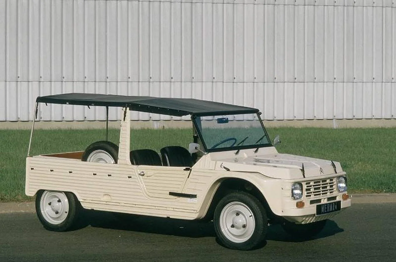 La producción del Citroën Méhari, del que se fabricaron 145.000 unidades, se prolongó durante casi dos décadas, hasta 1987