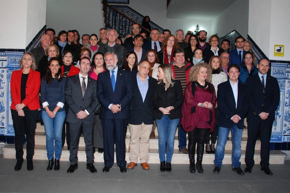 El acto se ha celebrado en el salón de actos del Ayuntamiento de Talavera. 