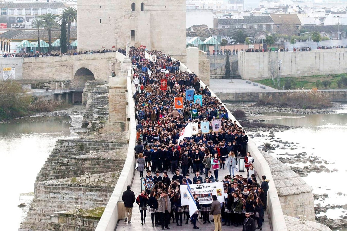 Marcha de Escuelas Católicas a la Catedral
