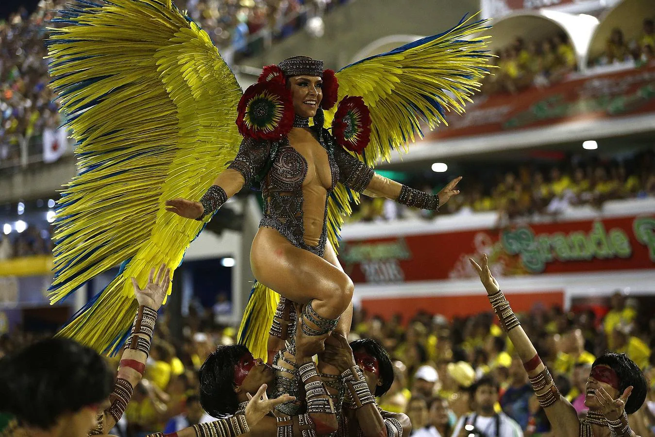 Río de Janeiro celebra el carnaval. La escuela de samba Mocidade Independente de Padre Miguel durante el primer día de los desfiles de las escuelas de samba del Grupo Especial, en la pasarela de samba celebrada