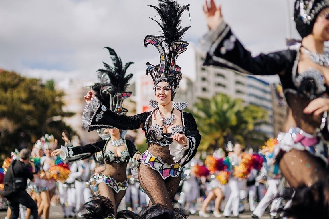 Carnaval de Santa Cruz de Tenerife. Carnaval de Santa Cruz de Tenerife: declarado Fiesta de Interés Turístico Internacional y considerado uno de los más populares del mundo. Incluye actos como la Gala de Elección de la Reina, el Coso y el concurso de murgas, aunque sin duda lo más popular y divertido es la fiesta en la calle.