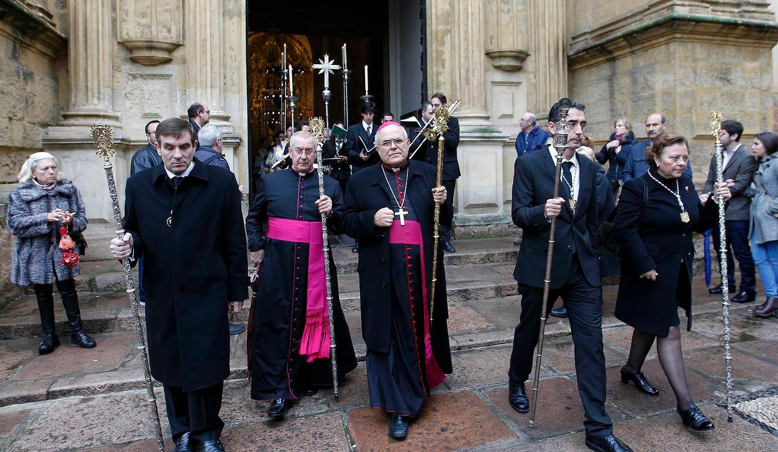 El Vía Crucis de la Agrupación de Cofradías, en imágenes